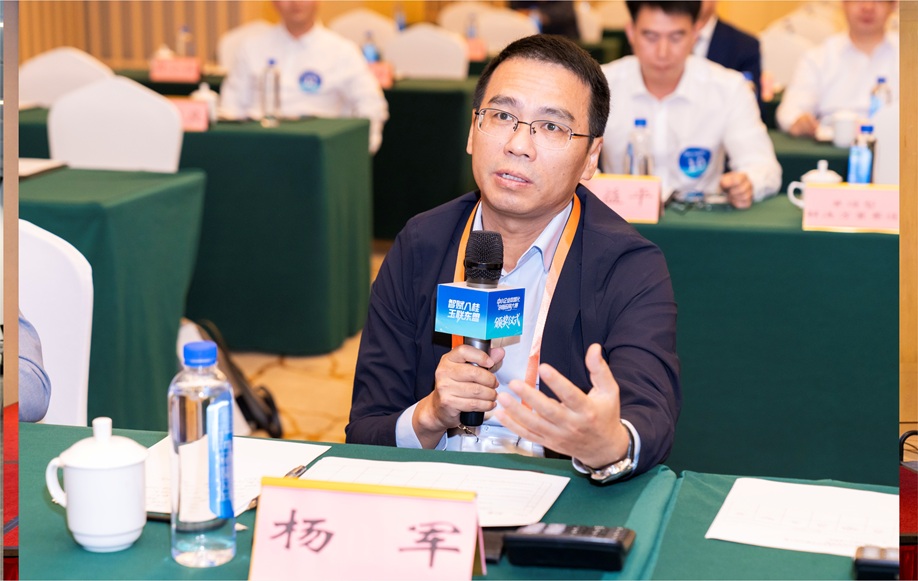 杨军担任玉林中小企业数智化创新应用大赛决赛评委组长 (4).jpg 杨军担任玉林中小企业数智化创新应用大赛决赛评委组长 (4).jpg