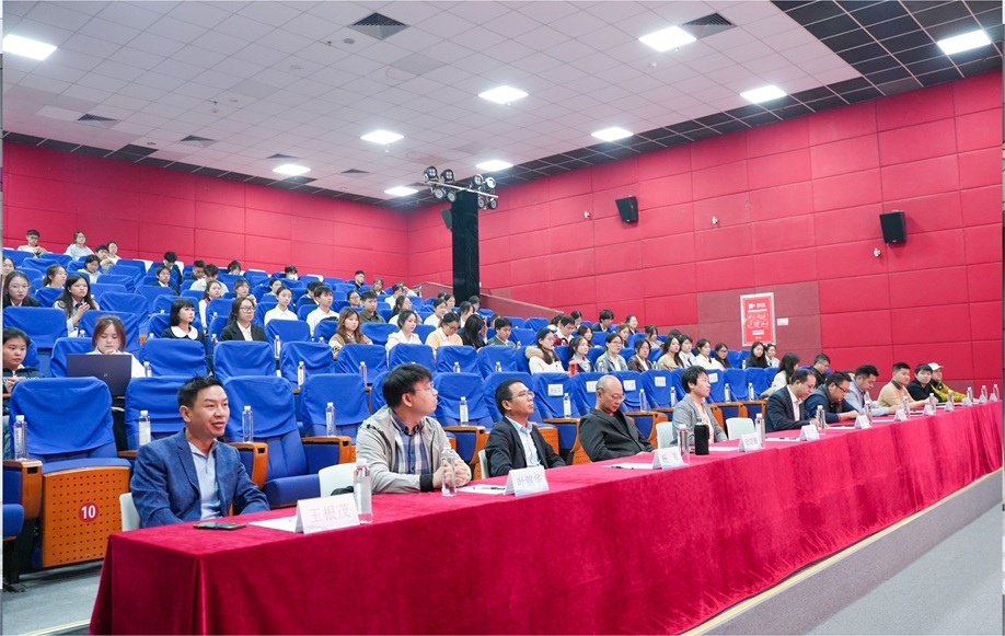 创服智达杨军担任中山南朗青创园路演评委及项目诊断 (7).jpg 创服智达杨军担任中山南朗青创园路演评委及项目诊断 (7).jpg