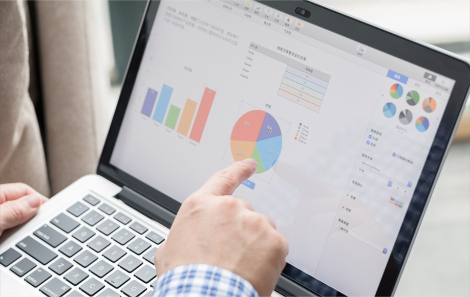 摄图网_500313226_工作中研究数据报表的年轻人(非企业商用).jpg 摄图网_500313226_工作中研究数据报表的年轻人(非企业商用).jpg