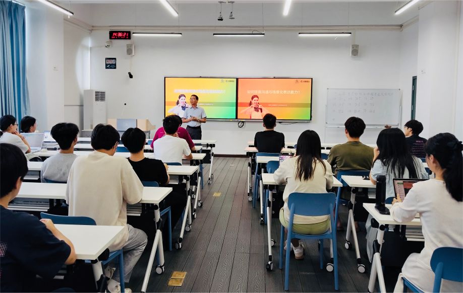 创服智达杨军为暨南大学创业实验室授课20260607 (7).jpg