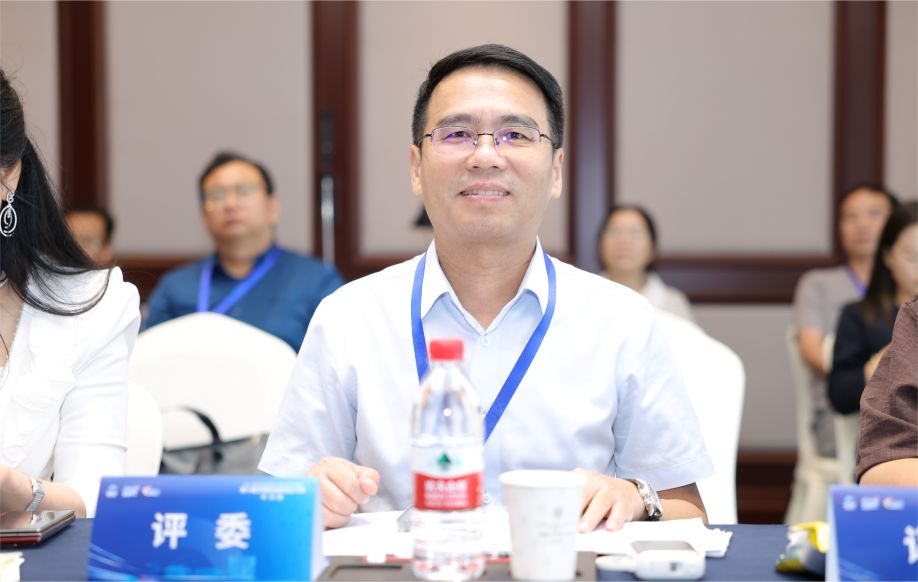创服智达杨军担任光明创赛半决赛评委20260730  (9).jpg